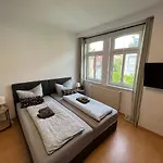 Apartment Napoleon, Naehe Zentrum, 2 Schlafzimmer, Grosser Balkon, Free Wifi ,parken *