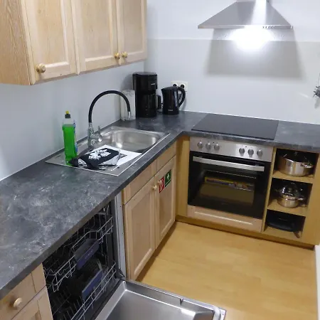 Napoleon, Nähe Zentrum, 2 Schlafzimmer, Großer Balkon, Free Wifi ,parken Apartment *