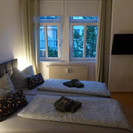 Napoleon, Naehe Zentrum, 2 Schlafzimmer, Grosser Balkon, Free Wifi ,parken * Jena