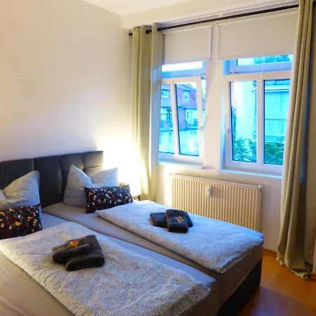 Napoleon, Nähe Zentrum, 2 Schlafzimmer, Großer Balkon, Free Wifi ,parken * Jena
