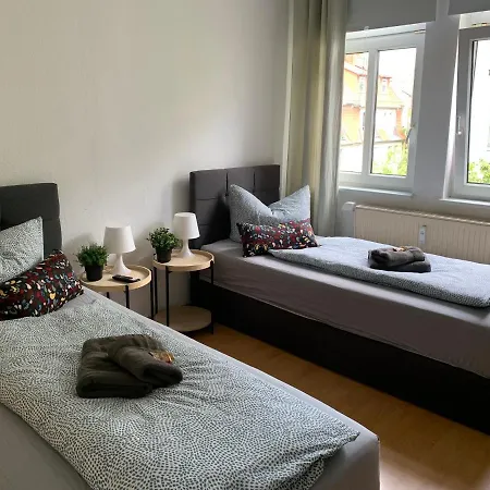 Appartement Napoleon, Naehe Zentrum, 2 Schlafzimmer, Grosser Balkon, Free Wifi ,parken *