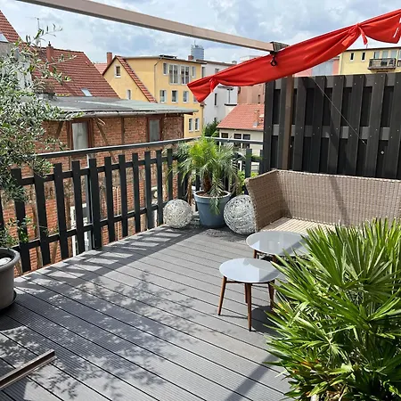 Napoleon, Nähe Zentrum, 2 Schlafzimmer, Großer Balkon, Free Wifi ,parken Jena