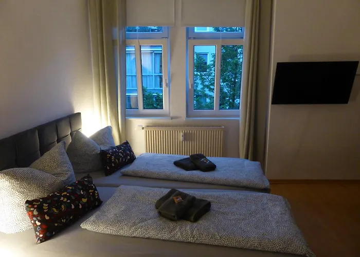 Napoleon, Naehe Zentrum, 2 Schlafzimmer, Grosser Balkon, Free Wifi ,parken * Jena