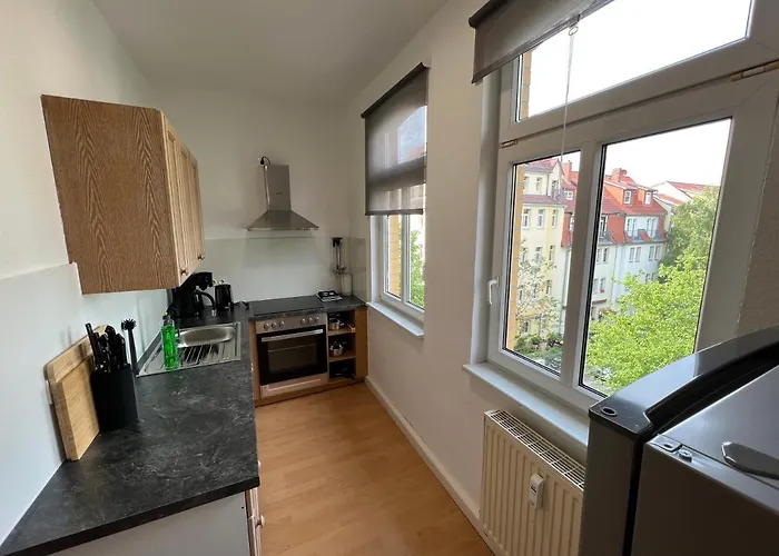 Napoleon, Naehe Zentrum, 2 Schlafzimmer, Grosser Balkon, Free Wifi ,parken Jena